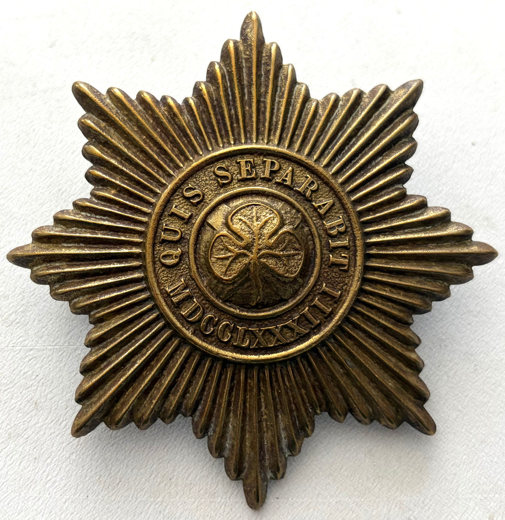WWI Era The Irish Guards Metal Cap Badge