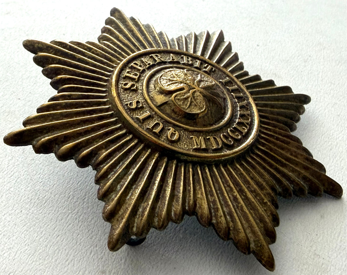 WWI Era The Irish Guards Metal Cap Badge