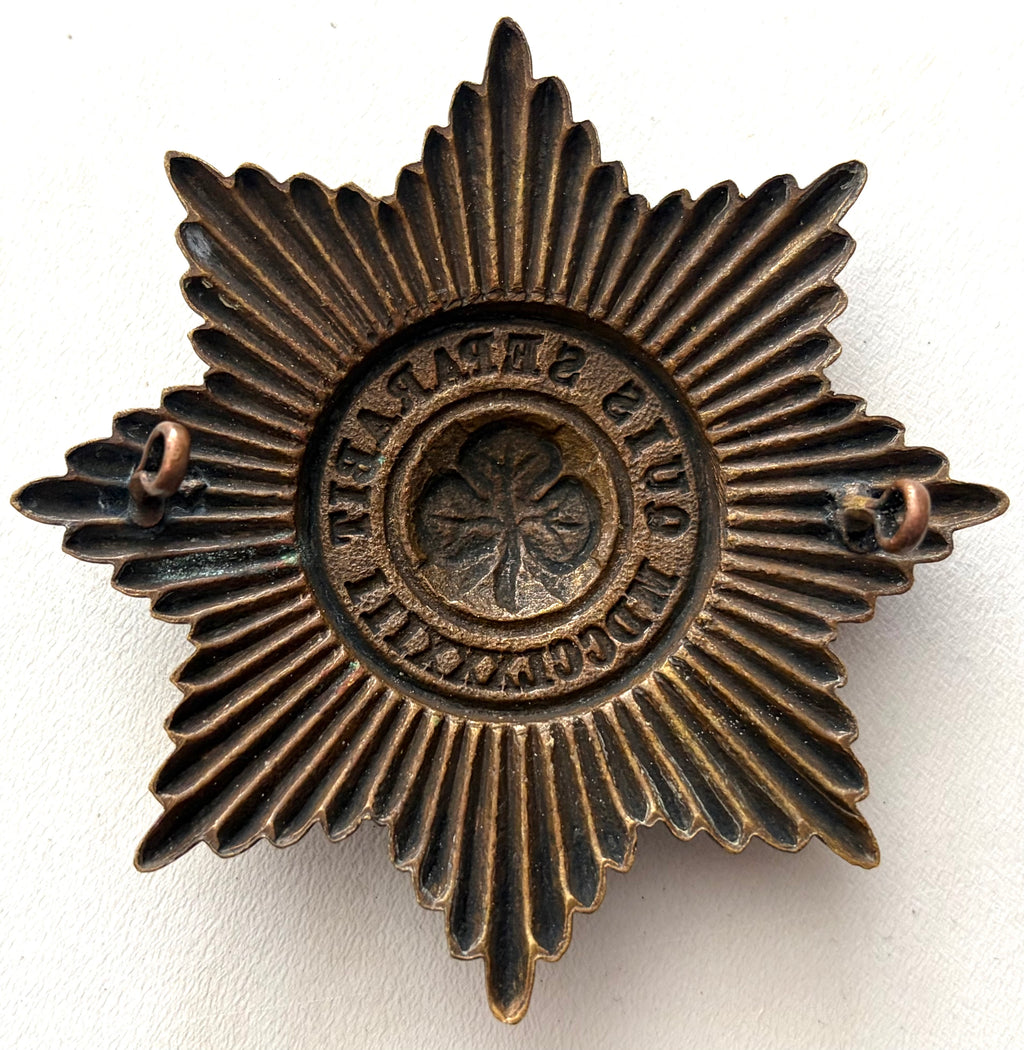 WWI Era The Irish Guards Metal Cap Badge