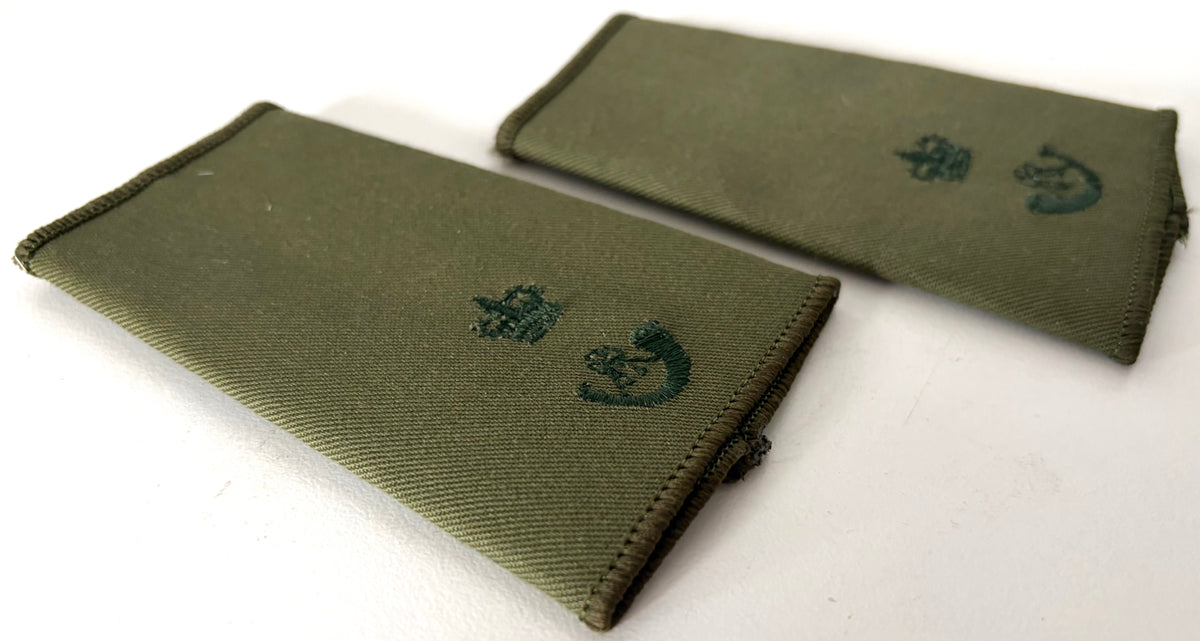 Light Infantry Captain Green Rank Slide, Pair